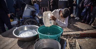 Palestinians collect water from a water filling station where people suffer from water shortages due to the war, Rafah, Gaza.