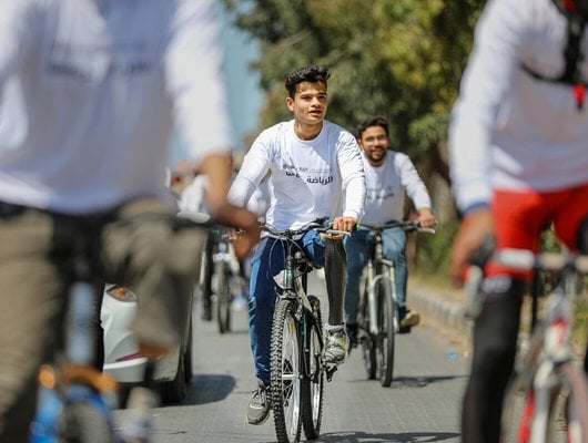 a man with a prosthetic leg takes part in a bike ride