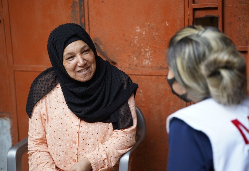 Lady speaking to a MAP employee