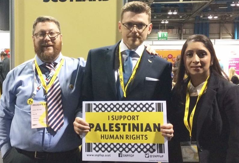 Douglas Gilgallon, who climbed Ben Nevis for MAP, holding a sign that reads "I support Palestinian human rights".